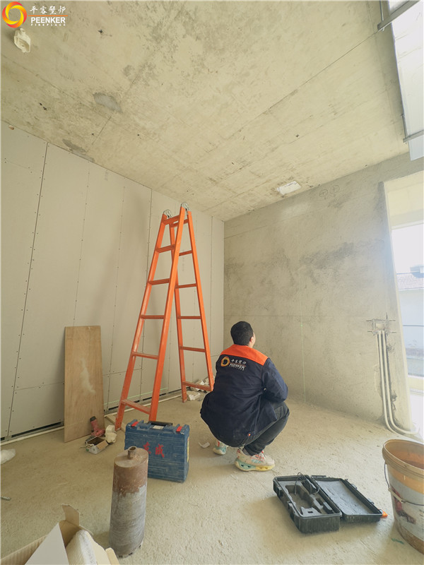 上海新虹橋小別墅丹麥Morso 5660對(duì)流型壁爐安裝.jpg