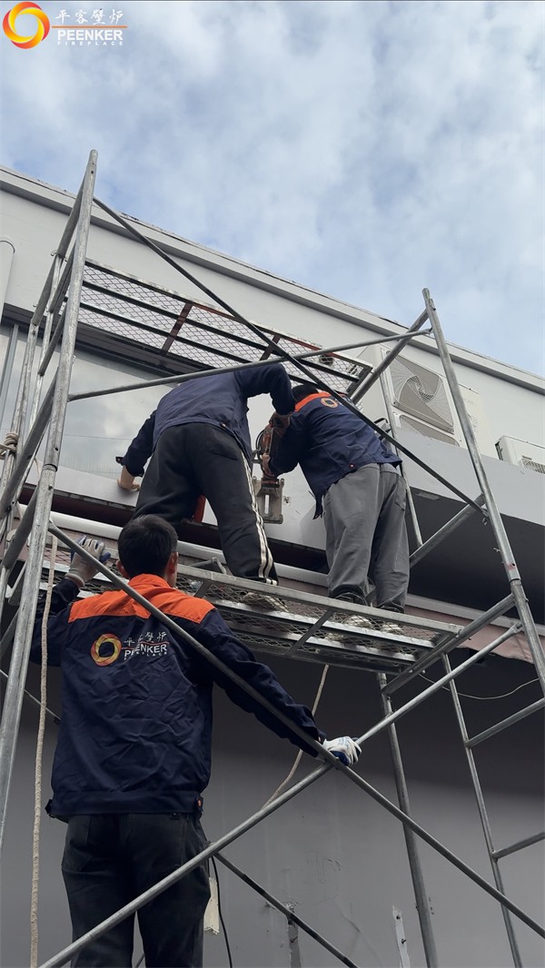 上海文創園丹麥Aduro 15LUX真火壁爐安裝.jpg